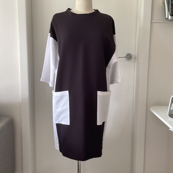 YouYou Statement Black and White Boxy Pocket Dress with Long Sleeves - Picture 3 of 15
